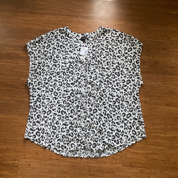 TORRID ⭐️ White Leopard Dolman Challis Blouse - Picture 3 of 5